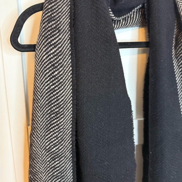 Sisley Vintage Wool Two Toned Chevron Unisex Blanket Scarf - Picture 5 of 5